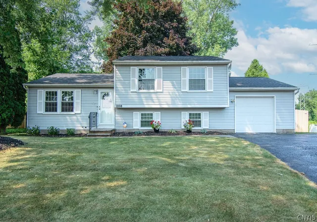 1st image of 208 Rocky Rd, Salina, NY 13090 | MLS# S1697404