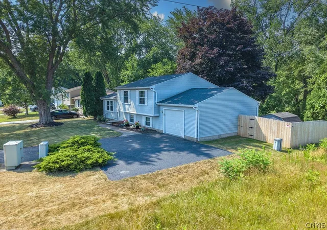 2nd image of 208 Rocky Rd, Salina, NY 13090 | MLS# S1697404