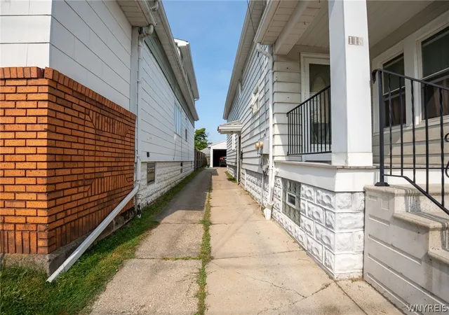 Photo 4 of Single family home for sale at 118 Hedwig Ave, Buffalo, NY 14211 | MLS# B1698954 | Listing updated on 2026-07-15