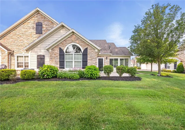 3rd image of 160 Maryview Dr, Webster, NY 14580 | MLS# R1698431
