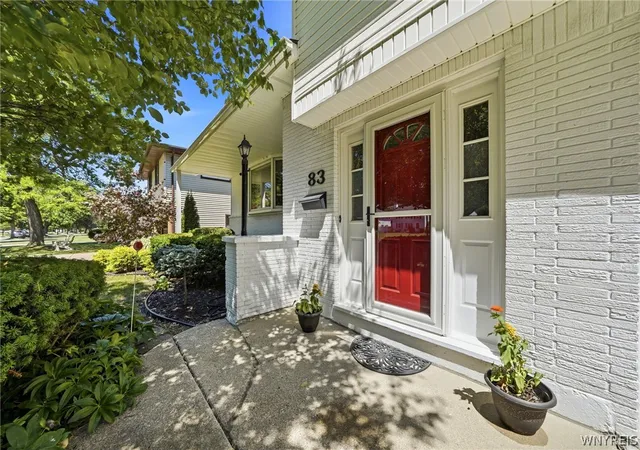 Photo 4 of Sale Pending at 83 Wickham Dr, Buffalo, NY 14221 | MLS# B1698917 | Listing updated on 2026-07-28
