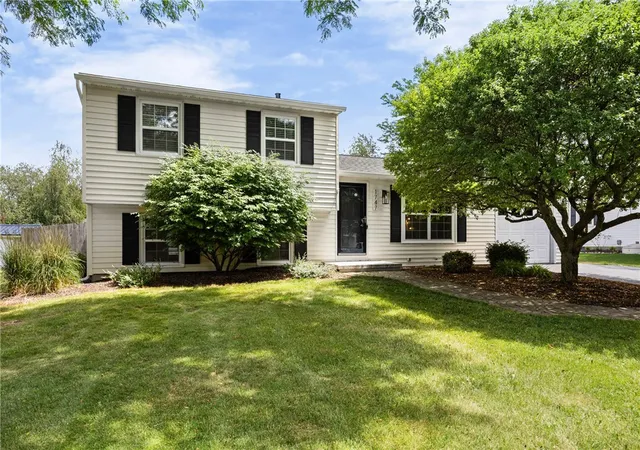Photo 2 of Sale Pending at 1747 Elmwood Cir, Farmington, NY 14425 | MLS# R1696571 | Listing updated on 2026-07-23