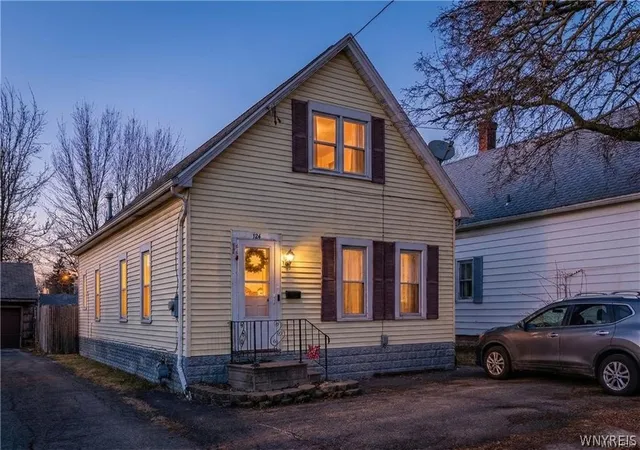2nd image of 124 7th Ave, North Tonawanda, NY 14120 | MLS# B1698970
