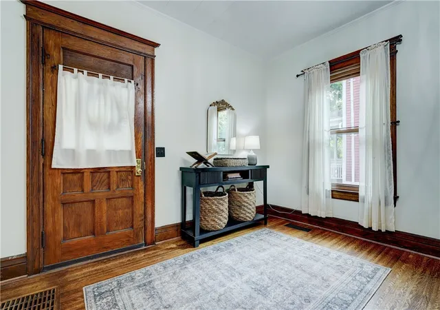 4th image of 136 Asbury St, Rochester, NY 14620 | MLS# R1698037