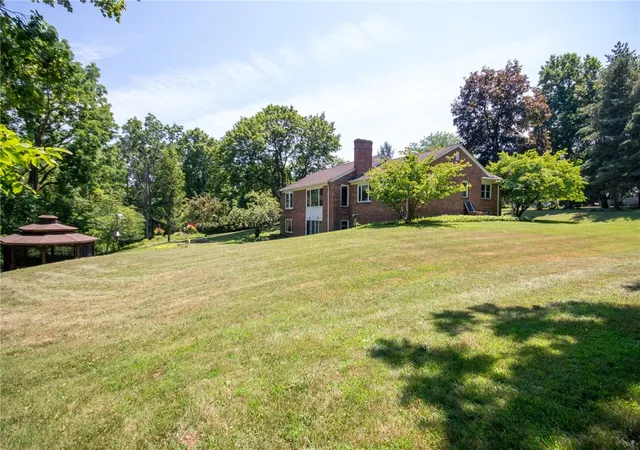 Photo 3 of Sale Pending at 1201 Summit Dr, Newark, NY 14513 | MLS# R1698342 | Listing updated on 2026-07-22