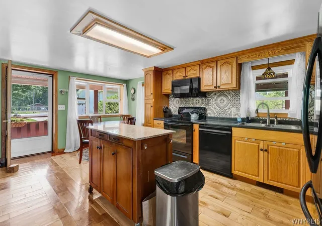 3rd image of 4015 Mapleton Rd, Wheatfield, NY 14120 | MLS# B1698291
