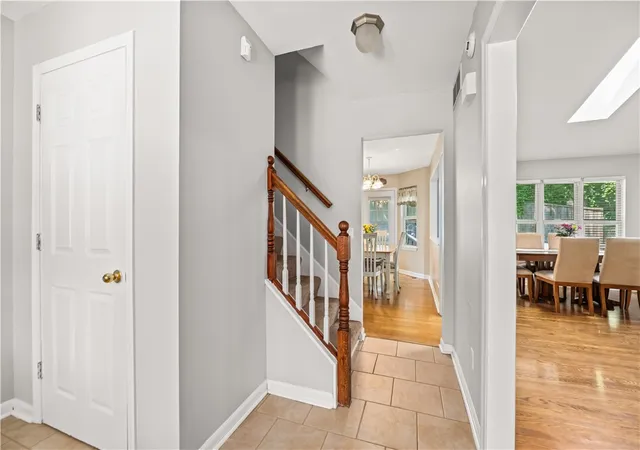 3rd image of 16 Wisteria Ln, Rochester, NY 14617 | MLS# R1698881