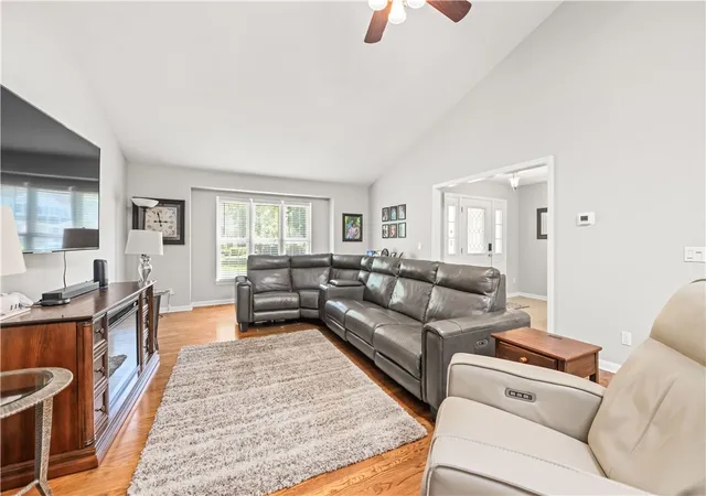 4th image of 16 Wisteria Ln, Rochester, NY 14617 | MLS# R1698881