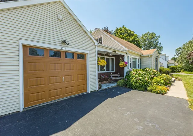 2nd image of 653 Adeline Dr, Webster, NY 14580 | MLS# R1695589