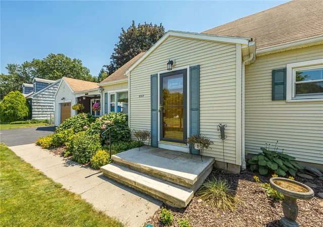 4th image of 653 Adeline Dr, Webster, NY 14580 | MLS# R1695589
