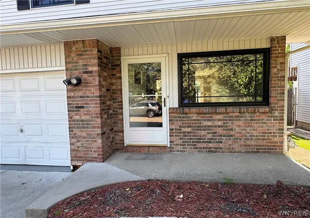 Photo 4 of Sale Pending at 40 Sebring Dr, Depew, NY 14043 | MLS# B1698847 | Listing updated on 2026-07-30
