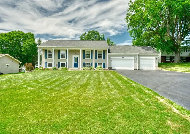 1st image of 9 Tall Acres Dr, Pittsford, NY 14534 | MLS# R1698790