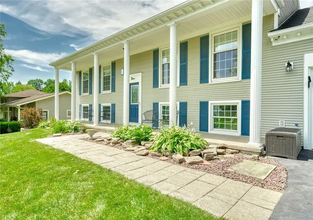 4th image of 9 Tall Acres Dr, Pittsford, NY 14534 | MLS# R1698790