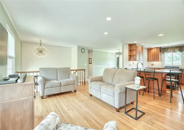 5th image of 9 Tall Acres Dr, Pittsford, NY 14534 | MLS# R1698790