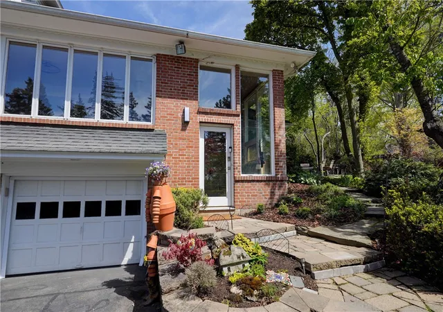 3rd image of 157 W Jefferson Rd, Pittsford, NY 14534 | MLS# R1698950