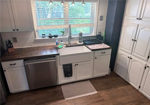 Photo 3 of Sale Pending at 150 Stuart Ave, Newark, NY 14513 | MLS# R1691825 | Listing updated on 2026-07-27