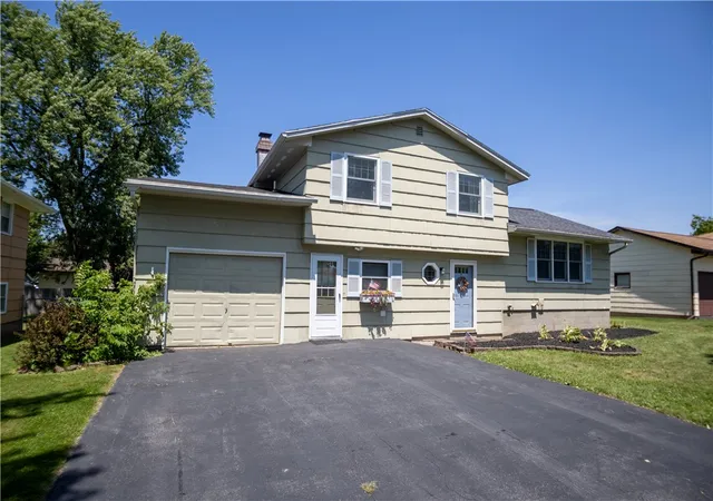 Photo 3 of Sale Pending at 34 Valencia Dr, Rochester, NY 14606 | MLS# R1698849 | Listing updated on 2026-07-25