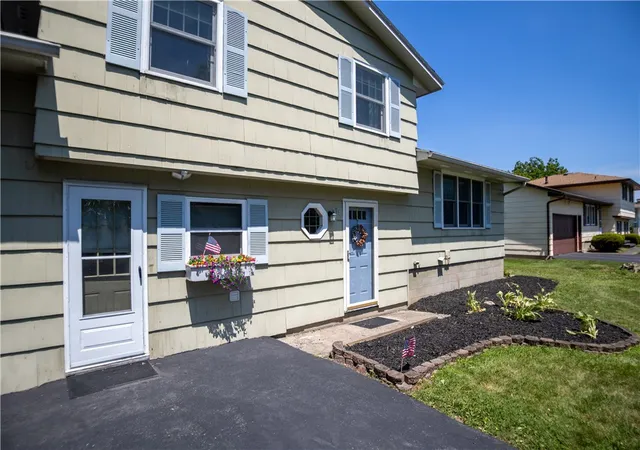 Photo 3 of Sale Pending at 34 Valencia Dr, Rochester, NY 14606 | MLS# R1698849 | Listing updated on 2026-07-25