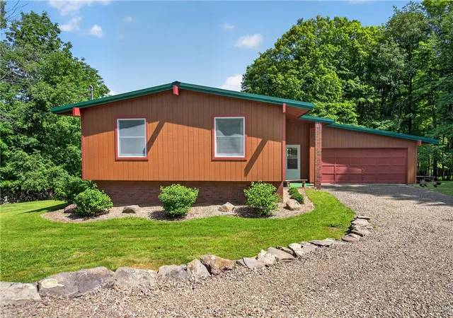 Photo 3 of Single family home for sale at 490 Terry Rd, Stamford, NY 12167 | MLS# R1697001 | Listing updated on 2026-07-23