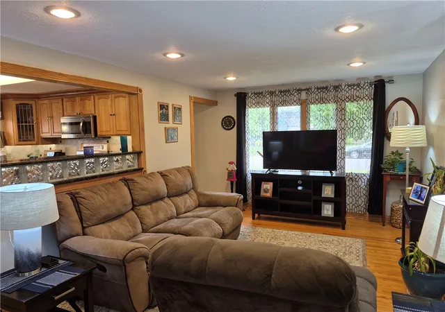 Photo 3 of Sale Pending at 129 Milsom Ave, Buffalo, NY 14227 | MLS# R1699047 | Listing updated on 2026-07-25