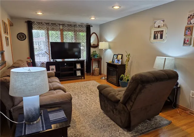 Photo 4 of Sale Pending at 129 Milsom Ave, Buffalo, NY 14227 | MLS# R1699047 | Listing updated on 2026-07-25