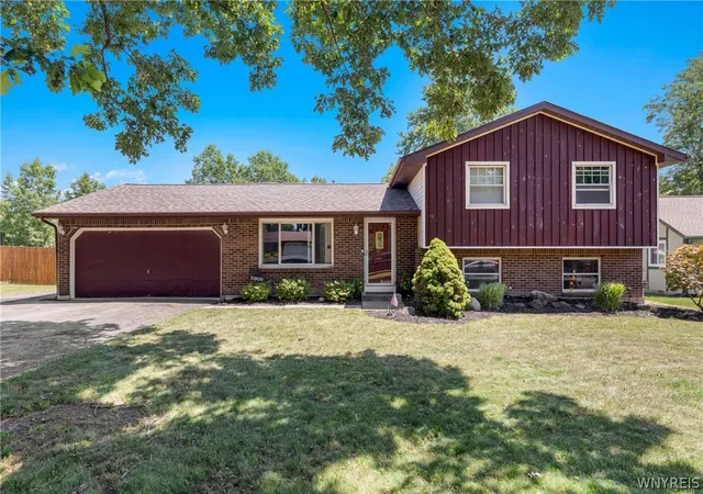 2nd image of 5909 Marion Dr, Lockport, NY 14094 | MLS# B1699050
