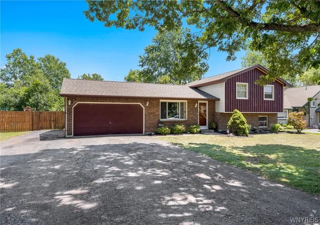 3rd image of 5909 Marion Dr, Lockport, NY 14094 | MLS# B1699050