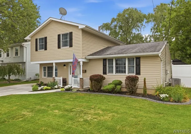 2nd image of 35 Robert Dr, Lancaster, NY 14086 | MLS# B1698850