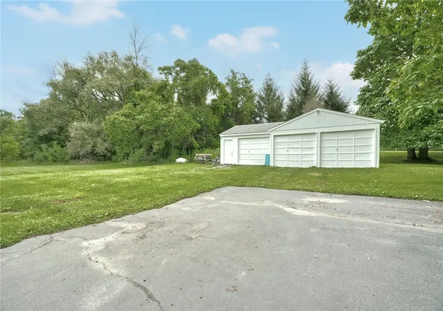 4th image of 644 Parma Center Rd, Hilton, NY 14468 | MLS# R1696111