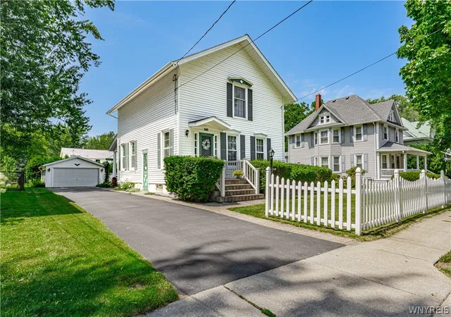 3rd image of 245 Lake St, Wilson, NY 14172 | MLS# B1699079