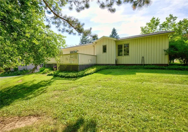 33rd image of 12 Erie Crescent, Fairport, NY 14450 | MLS# R1697219