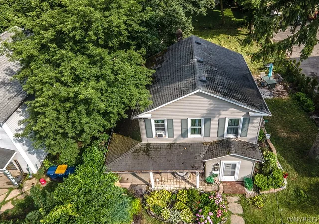 2nd image of 327 Market St, Lockport, NY 14094 | MLS# B1699158