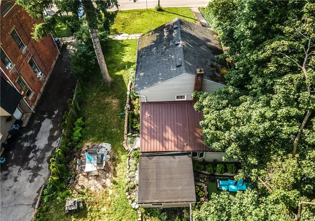 Photo 3 of Single family home for sale at 327 Market St, Lockport, NY 14094 | MLS# B1699158 | Listing updated on 2026-07-19