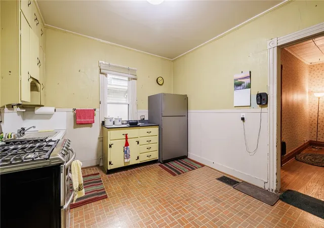 Photo 5 of Single family home for sale at 587 Bay St, Rochester, NY 14609 | MLS# R1698210 | Listing updated on 2026-07-30