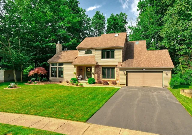 Photo 2 of Sale Pending at 116 Brush Crk Dr, Rochester, NY 14612 | MLS# R1699105 | Listing updated on 2026-07-25