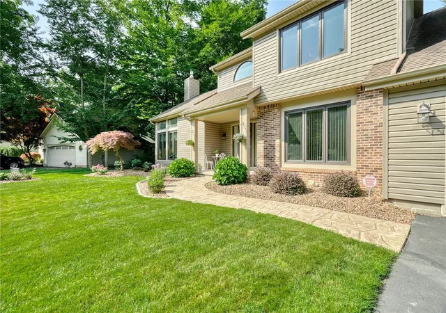 Photo 3 of Sale Pending at 116 Brush Crk Dr, Rochester, NY 14612 | MLS# R1699105 | Listing updated on 2026-07-25