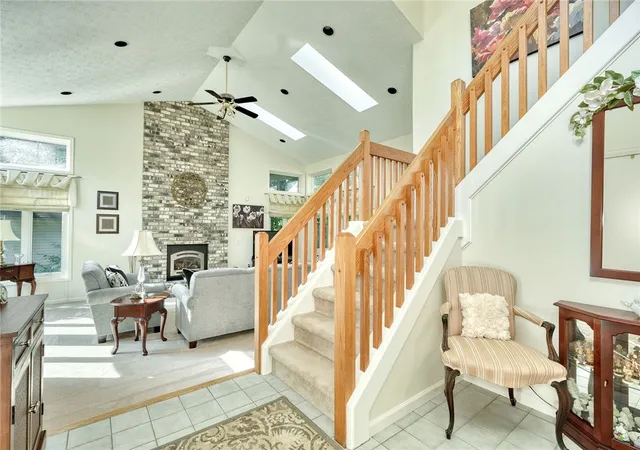 Photo 4 of Sale Pending at 116 Brush Crk Dr, Rochester, NY 14612 | MLS# R1699105 | Listing updated on 2026-07-25