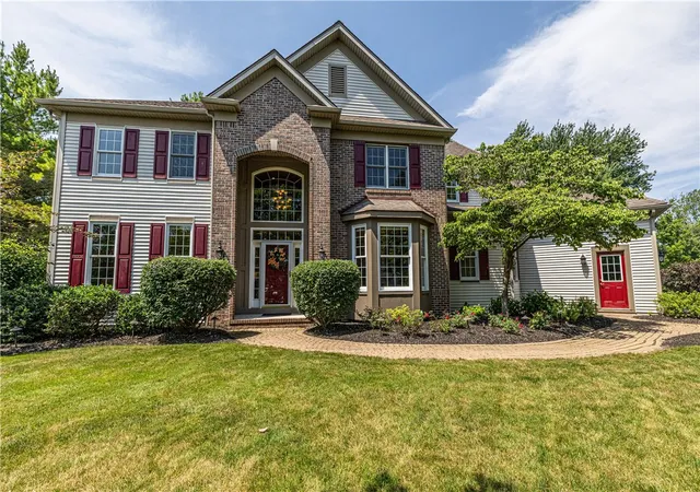 1st image of 17 Royale Dr, Fairport, NY 14450 | MLS# R1698096