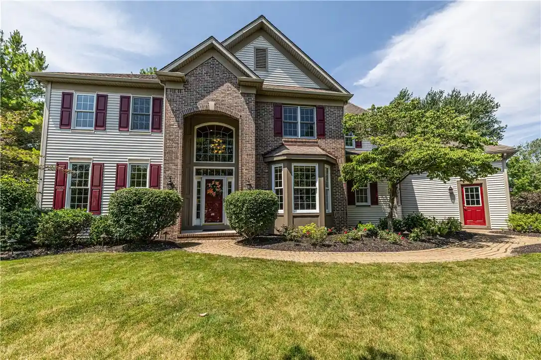 Photo 1 of Single family home for sale at 17 Royale Dr, Fairport, NY 14450 | MLS# R1698096 | Listing updated on 2026-10-03