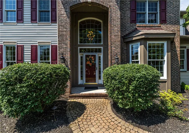 2nd image of 17 Royale Dr, Fairport, NY 14450 | MLS# R1698096