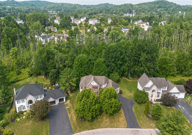 43rd image of 17 Royale Dr, Fairport, NY 14450 | MLS# R1698096