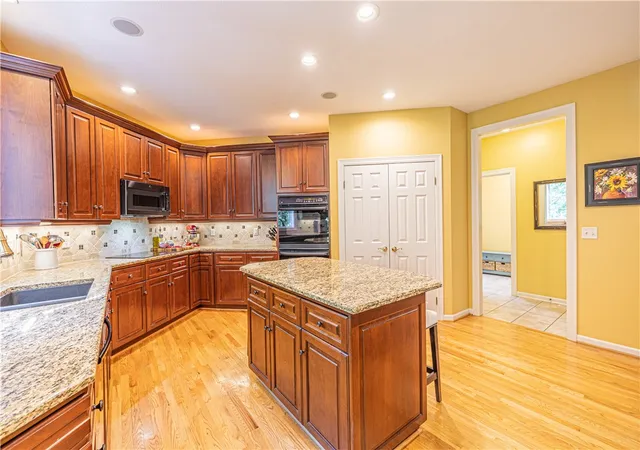 5th image of 17 Royale Dr, Fairport, NY 14450 | MLS# R1698096