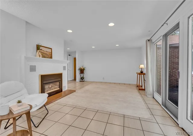 Photo 4 of Sale Pending at 86 Farber Ln, Buffalo, NY 14221 | MLS# B1698693 | Listing updated on 2026-07-24