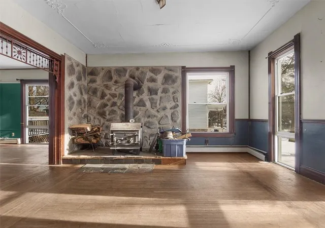 Photo 3 of Single family home for sale at 137 Caroline St, Clyde, NY 14433 | MLS# R1699144 | Listing updated on 2026-07-16