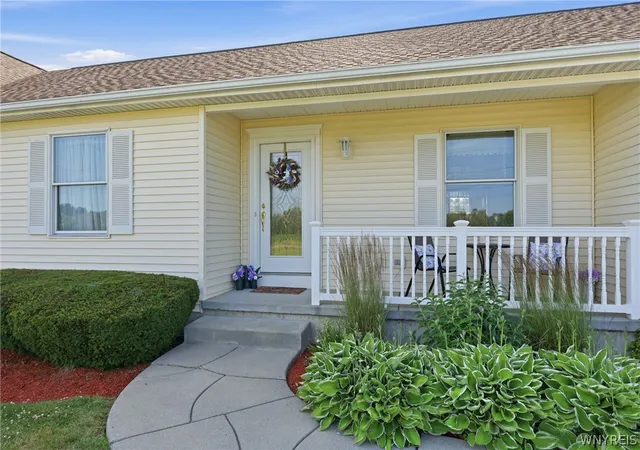 4th image of 4410 Green Rd, Lockport, NY 14094 | MLS# B1698864