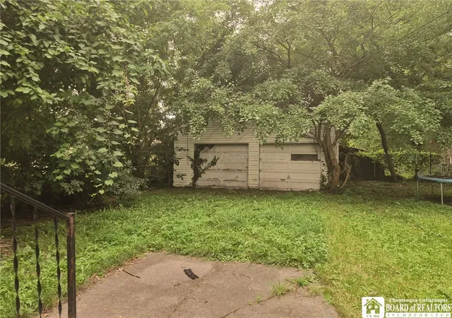 Listing Photo 4 - Condo for sale in building located at 2409 Monroe Ave, Niagara Falls, NY 14303