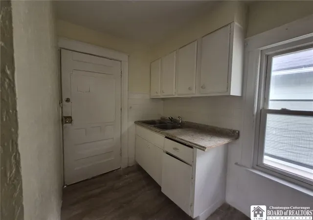 Listing Photo 5 - Condo for sale in building located at 2409 Monroe Ave, Niagara Falls, NY 14303