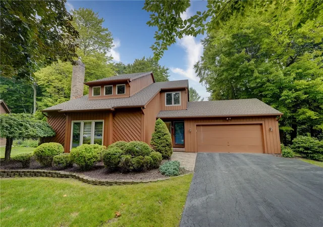 1st image of 28 Green Pine Ln, Webster, NY 14580 | MLS# R1698973