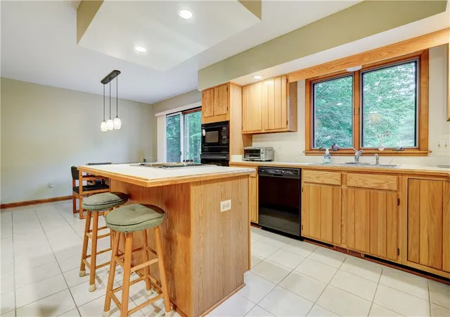4th image of 28 Green Pine Ln, Webster, NY 14580 | MLS# R1698973