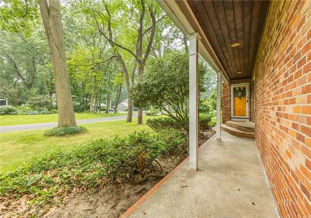 4th image of 45 Shire Oaks Dr, Pittsford, NY 14534 | MLS# R1698980
